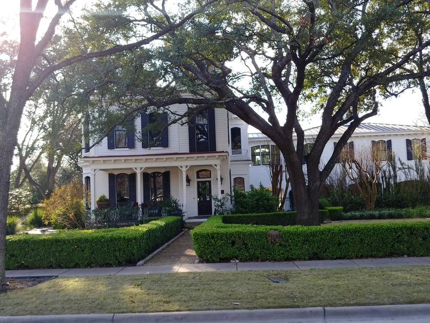 Large historic white home under live oaks in Georgetown, Texas