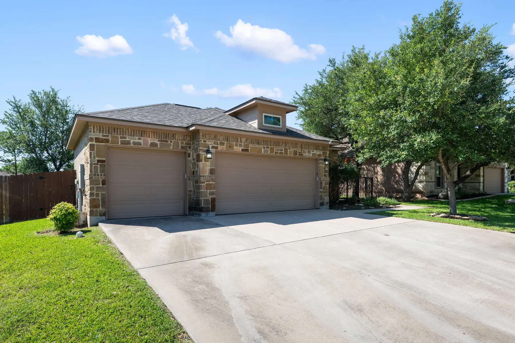 608 Algerita Drive — Three-car garage