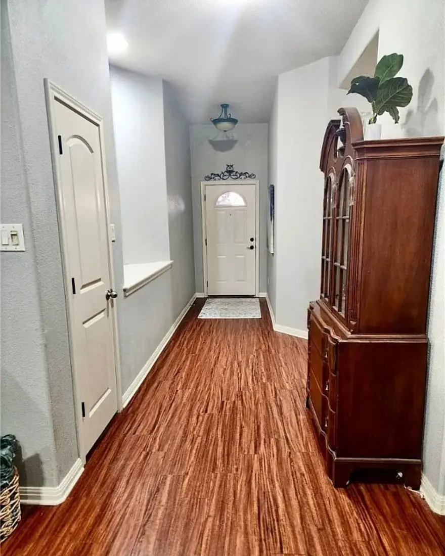 91 Skyview Terrace — Entry hall