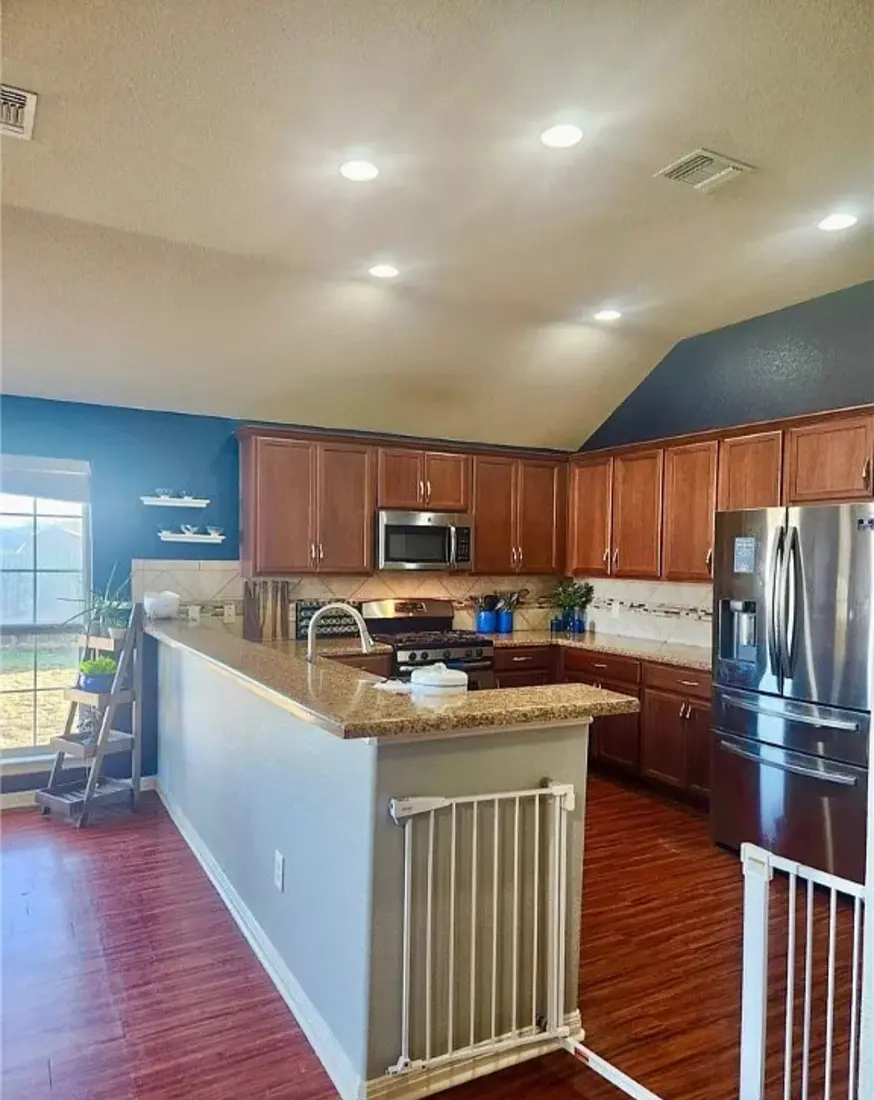 91 Skyview Terrace — Kitchen