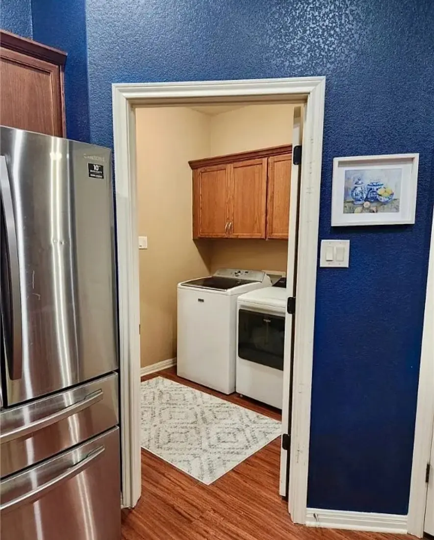 91 Skyview Terrace — Laundry area