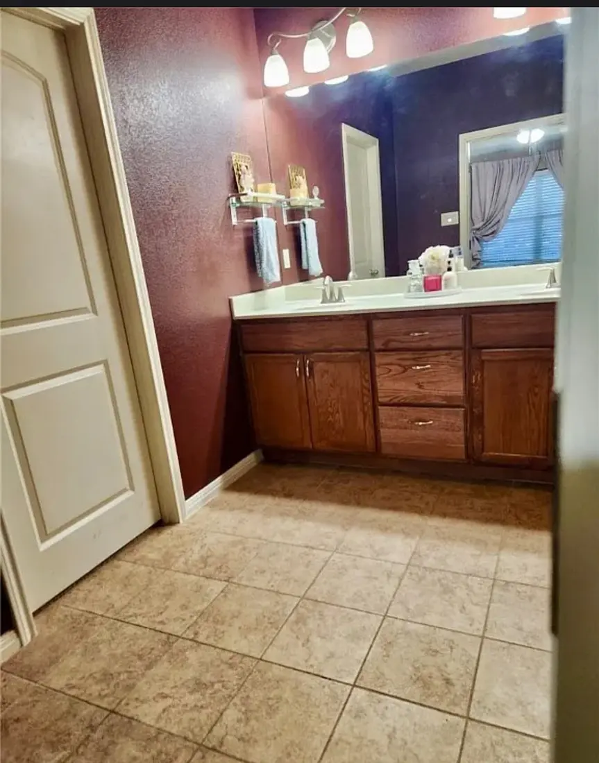 91 Skyview Terrace — Bathroom vanity