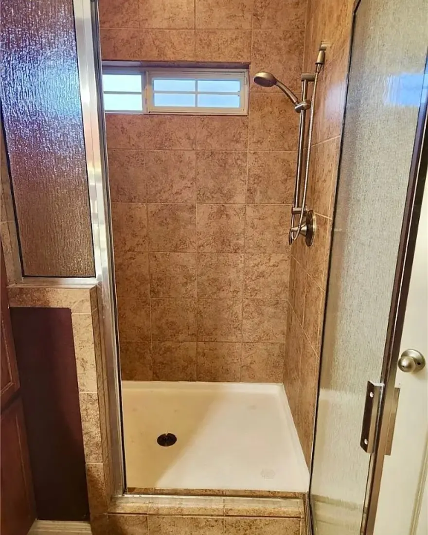 91 Skyview Terrace — Walk-in shower